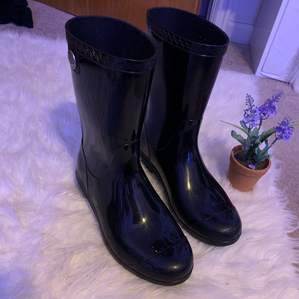 UGG RAIN BOOTS